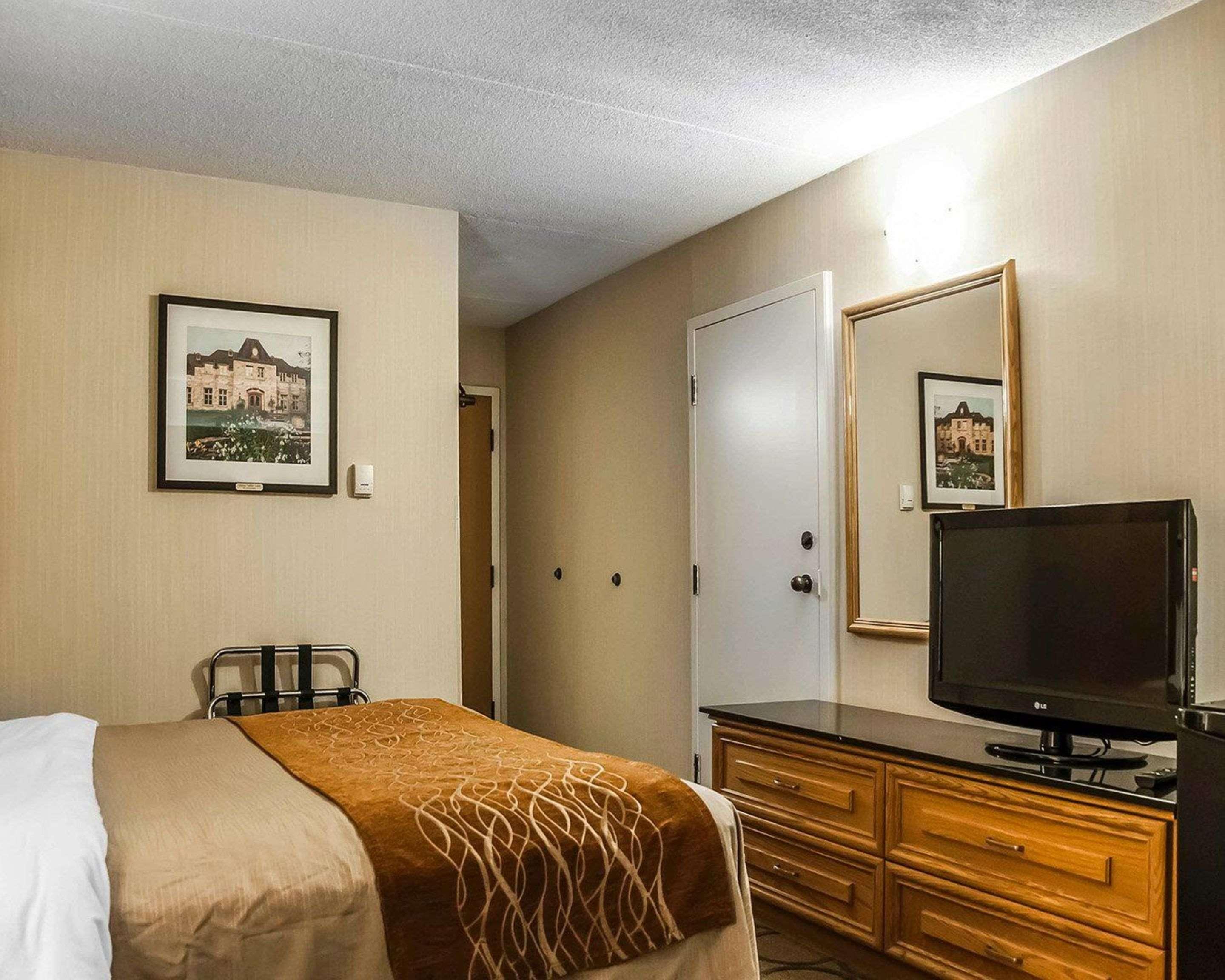 Comfort Inn Laval Exterior photo
