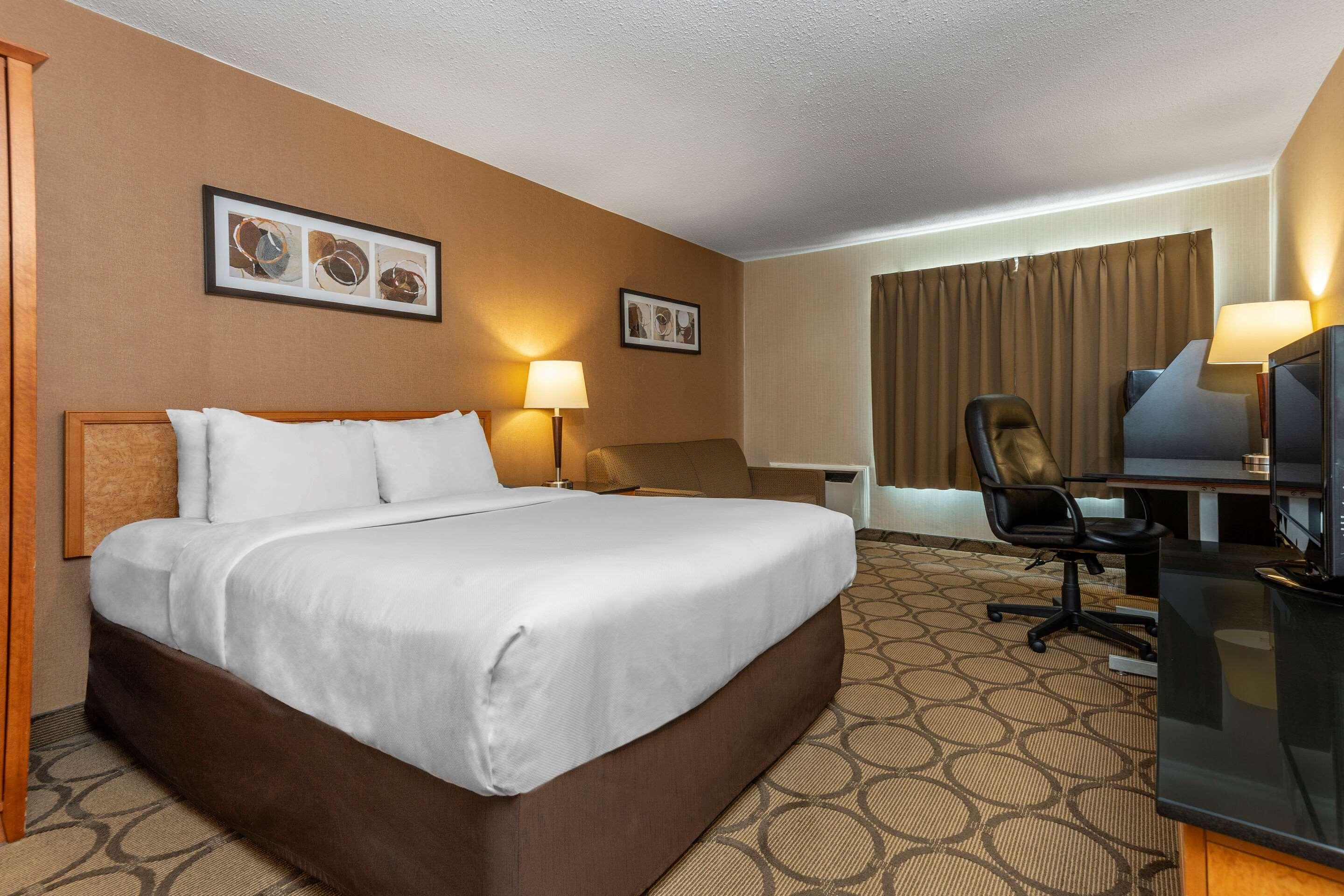 Comfort Inn Laval Exterior photo