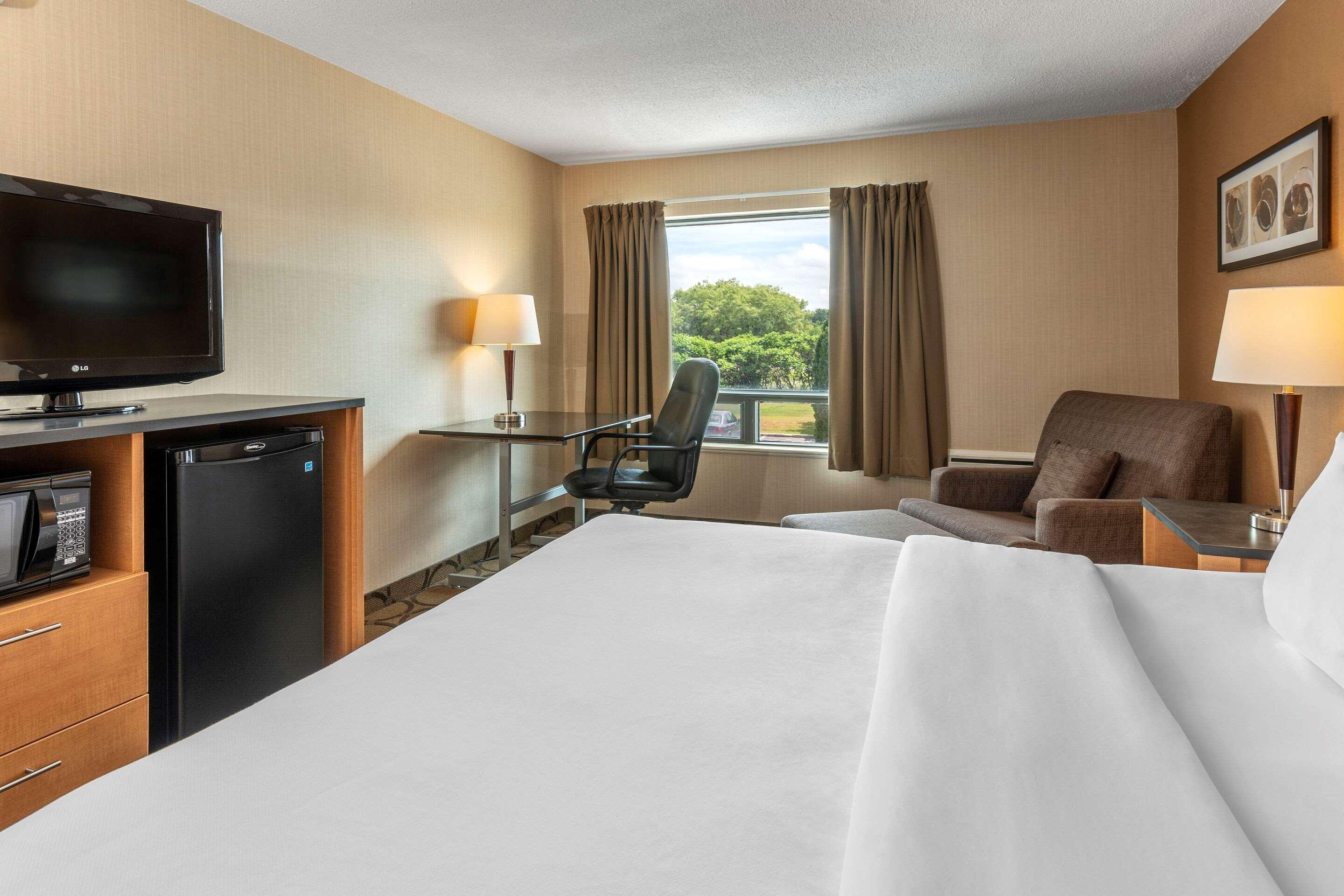 Comfort Inn Laval Exterior photo
