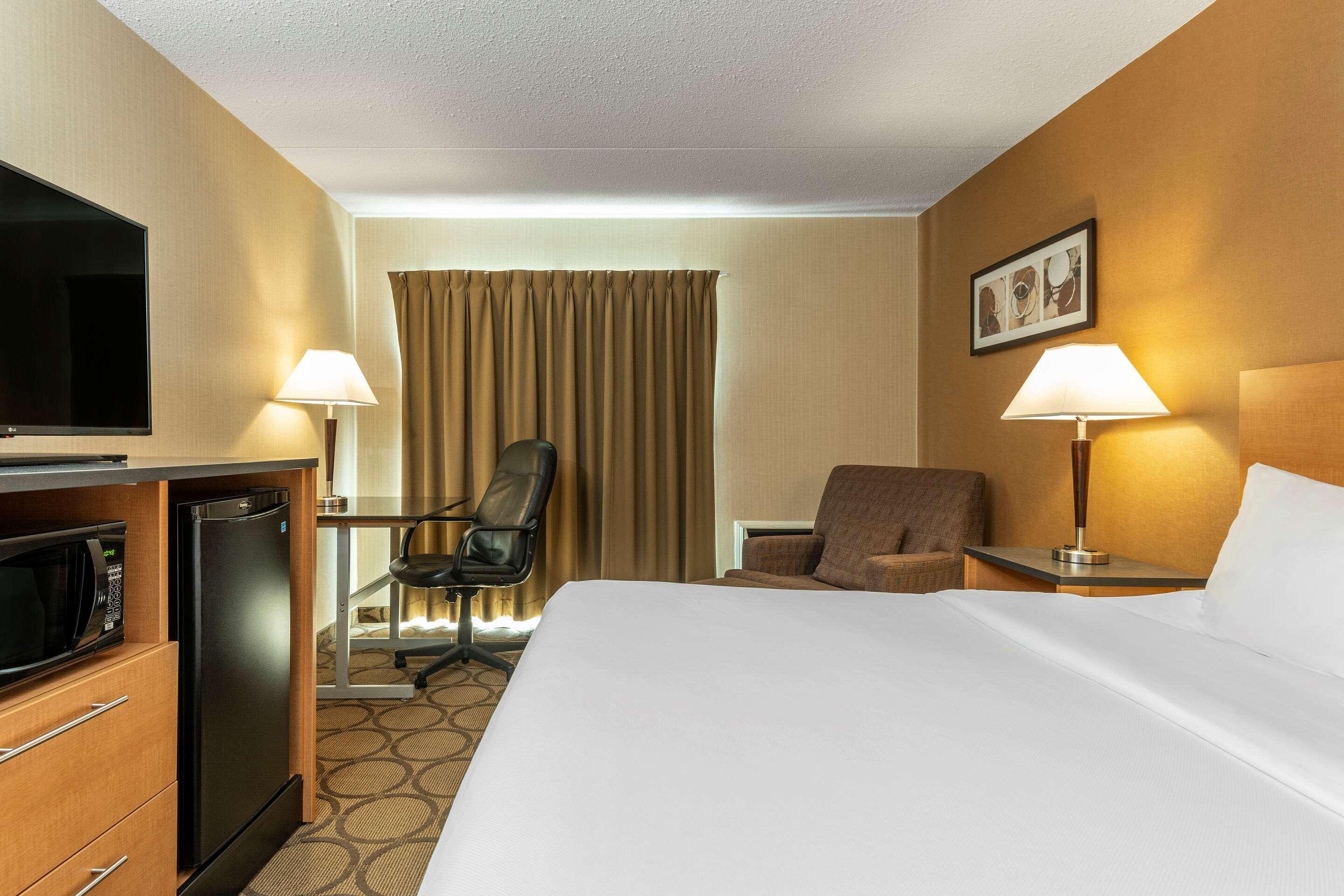 Comfort Inn Laval Exterior photo